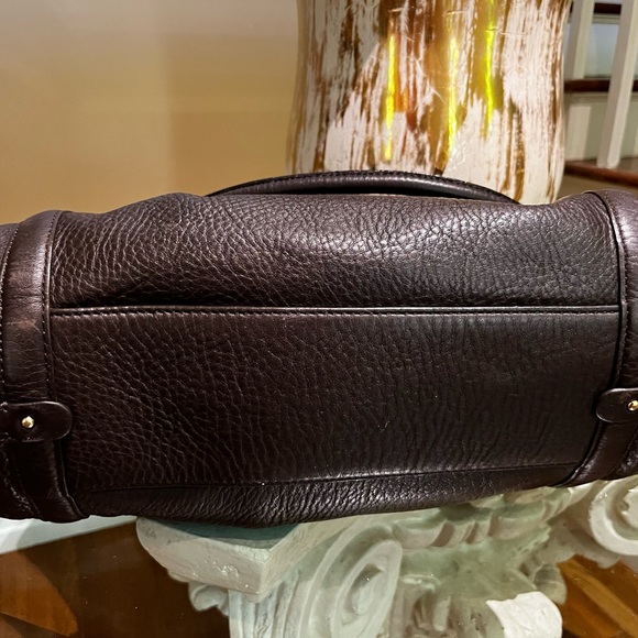 EUC Cole Haan Chocolate Pebble Leather Hobo. Outer pockets gold clip closure. - Picture 5 of 12
